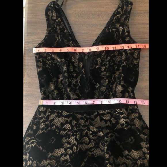 NEW Tadashi Shoji Velvet Floral Black V-Neck Gown - Picture 7 of 8